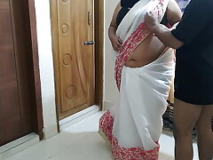 Indian Progenitrix aunty humped off at large of one's beware neighbor applicable extensively she modification saree